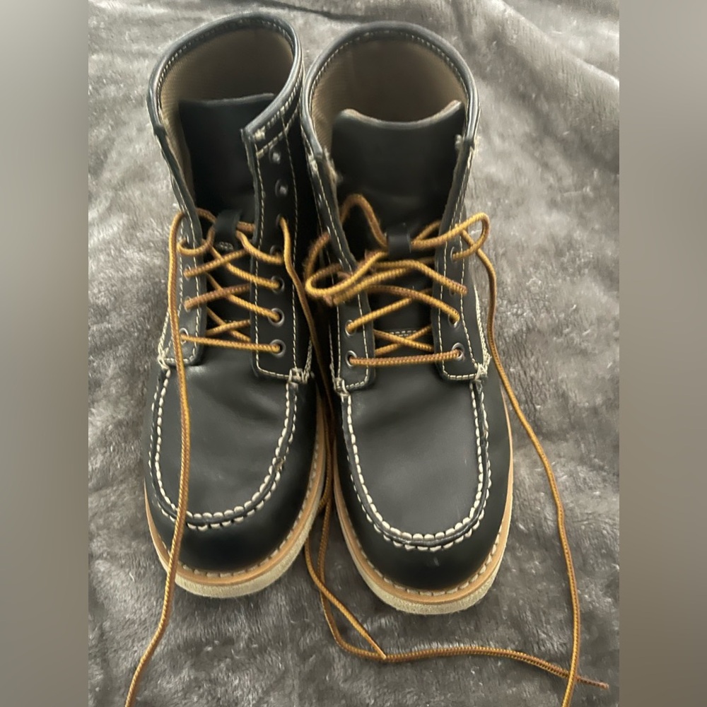 Mens black boots/knock off redwings